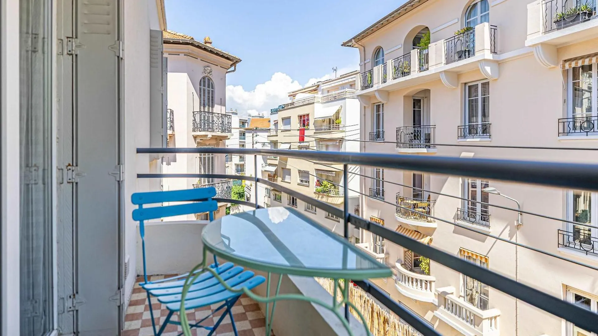 L'Angle Doux Avec Balcon Ideal Pour Couples Ou En Solo Cannes 0*,  Francja